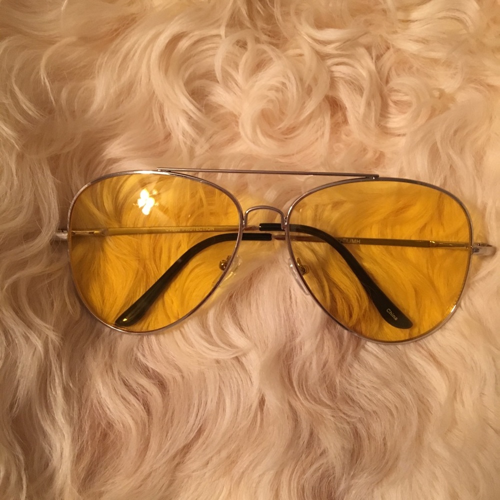 Yellow tinted lens sunglasses